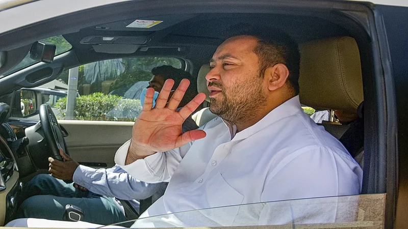 ED ने आज तेजस्वी को बुलाया, कल 10 घंटे पूछताछ के बाद लालू को रात 9 बजे छोड़ा