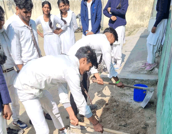 रासेयो शिविर में दूसरे दिन स्वयंसेवकों ने चलाया सफाई अभियान