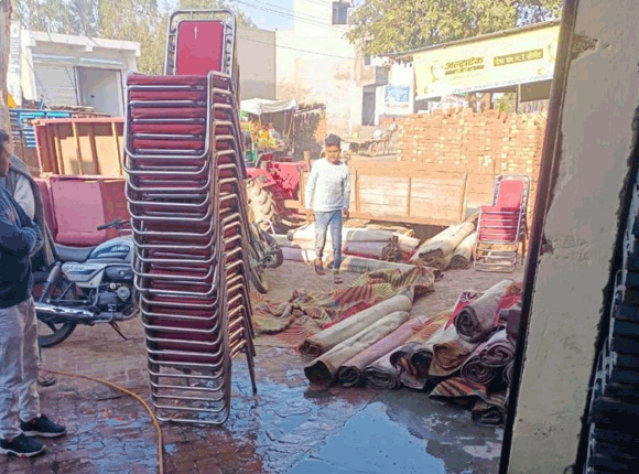 टैंट की दुकान में आग लगने से जला लाखों रूपए मूल्य का सामान