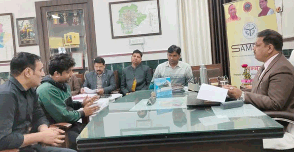 आबादी के निकट खुले नालों को कवर कराएं: नगरायुक्त