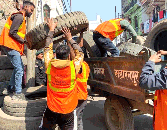 ढ़ोली खाल में चला निगम का अतिक्रमण हटाओ अभियान