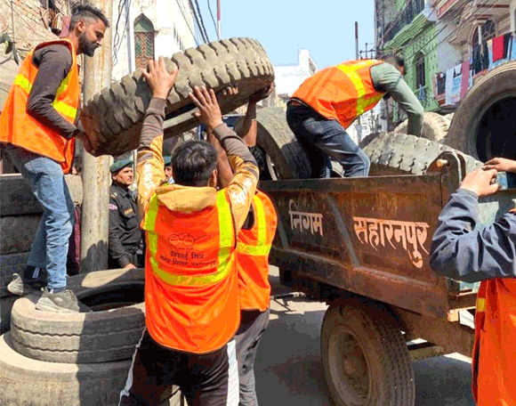 ढ़ोली खाल में चला निगम का अतिक्रमण हटाओ अभियान