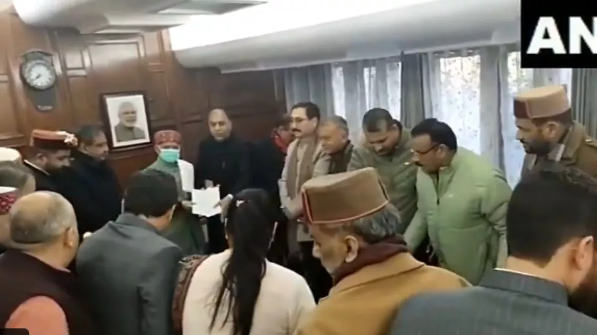 LIVE: हिमाचल प्रदेश में संकेट में कांग्रेस की सरकार, राज्यपाल से मिले बीजेपी नेता