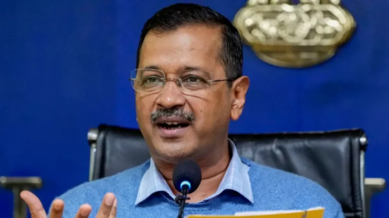 एक-दूसरे के कार्यालयों के बाहर प्रदर्शन कर रहे AAP और बीजेपी के कार्यकर्ता, दिल्ली की कई सड़कें जाम