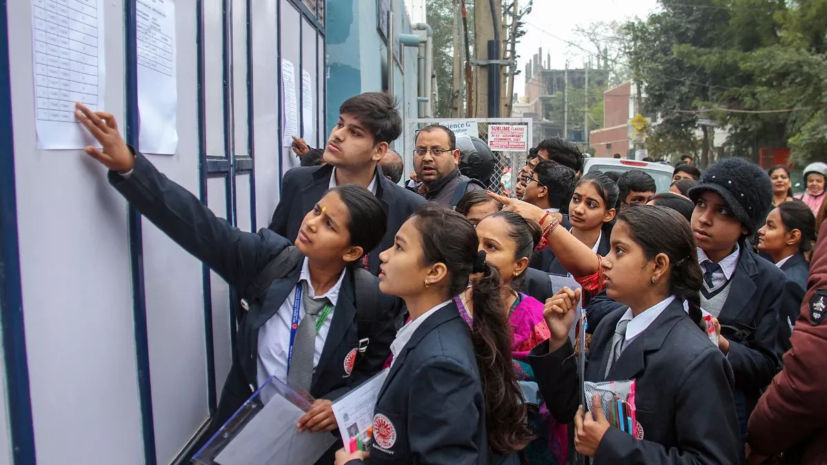 आज से शुरू हुईं यूपी बोर्ड की परीक्षाएं, 10वीं और 12वीं के 50 लाख से ज्यादा छात्र होंगे शामिल