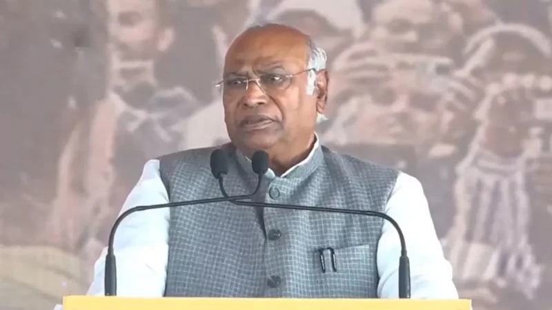 BJNY: ‘मोदी की फोटो देखते ही घर में आती है…’, BJP की आलोचना करते-करते यह क्या बोल गए मल्लिकार्जुन खरगे