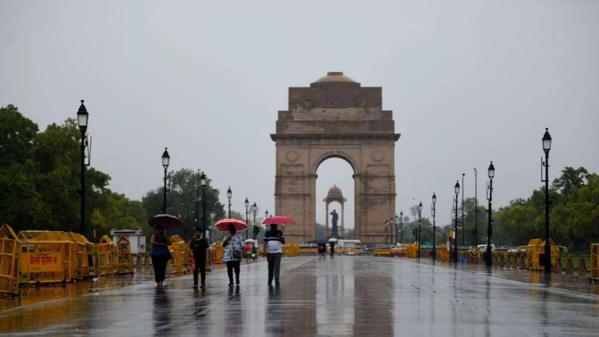 उत्तर भारत में फिर लौटी सर्दी, पश्चिमी विक्षोभ का दिख रहा असर; आज इन राज्यों में बरसेंगे बादल