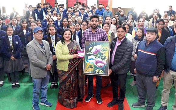 दून वैली पब्लिक स्कूल में किया गया यूपीपीएससी टापर सिद्धार्थ गुप्ता का अभिनन्दन