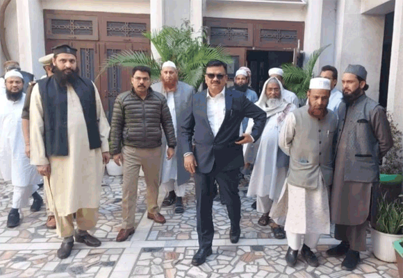 सोमवार को देवबंद दारुल उलूम पहुंचे डीएम-एसएसपी