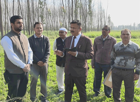 जिलाधिकारी ने तहसील रामपुर मनिहारान क्षेत्र में अतिवृष्टि एवं ओलावृष्टि के कारण फसलों में हुए नुकसान तथा ई-खसरा पडताल का लिया जायजा