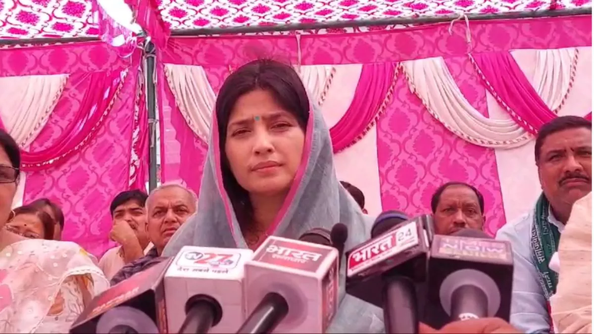 बेटी के साथ प्रचार कर रहीं डिंपल यादव, अपर्णा के मैनपुरी से चुनाव लड़ने की अटकलों पर कही ये बात