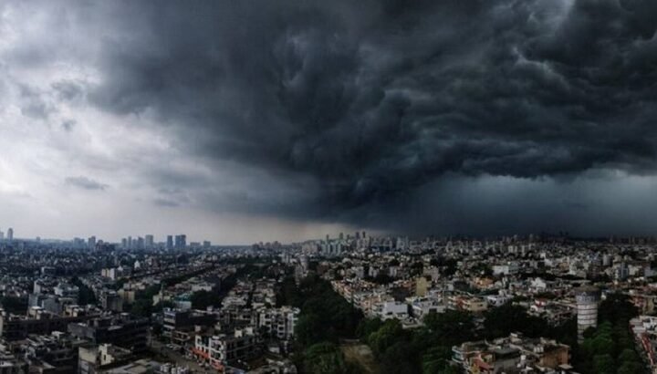 यूपी में मौसम ने फिर ली करवट, नोएडा-आगरा समेत 17 जिलों में आंधी-बारिश का अलर्ट, लखनऊ में छाए बादल