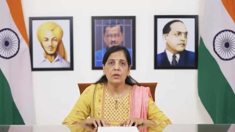 ‘बहुत बुरा लगा’, सीएम केजरीवाल की तस्वीर लगाए जाने पर भड़के भगत सिंह के पोते