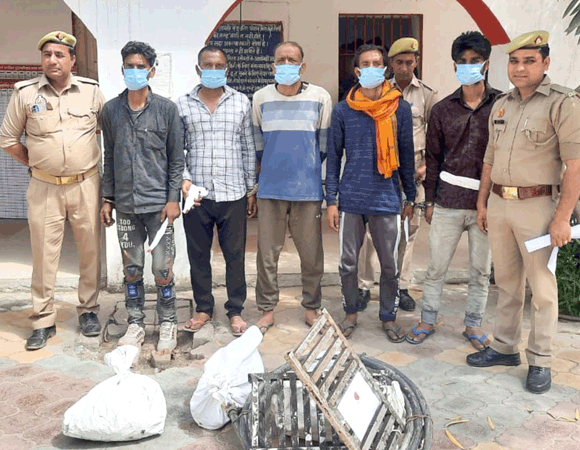 पुलिस ने किया चोरी की घटना का खुलासा, पांच शातिर चोर गिरफ्तार