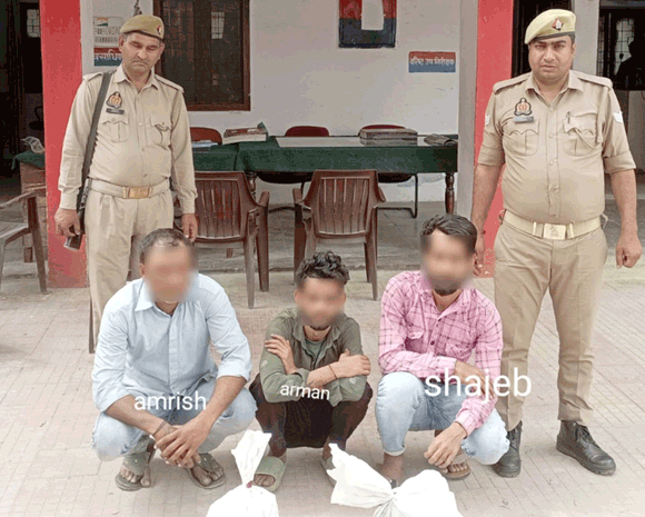 पुलिस ने दबोचे तीन तस्कर, 24 पेटी अवैध शराब बरामद