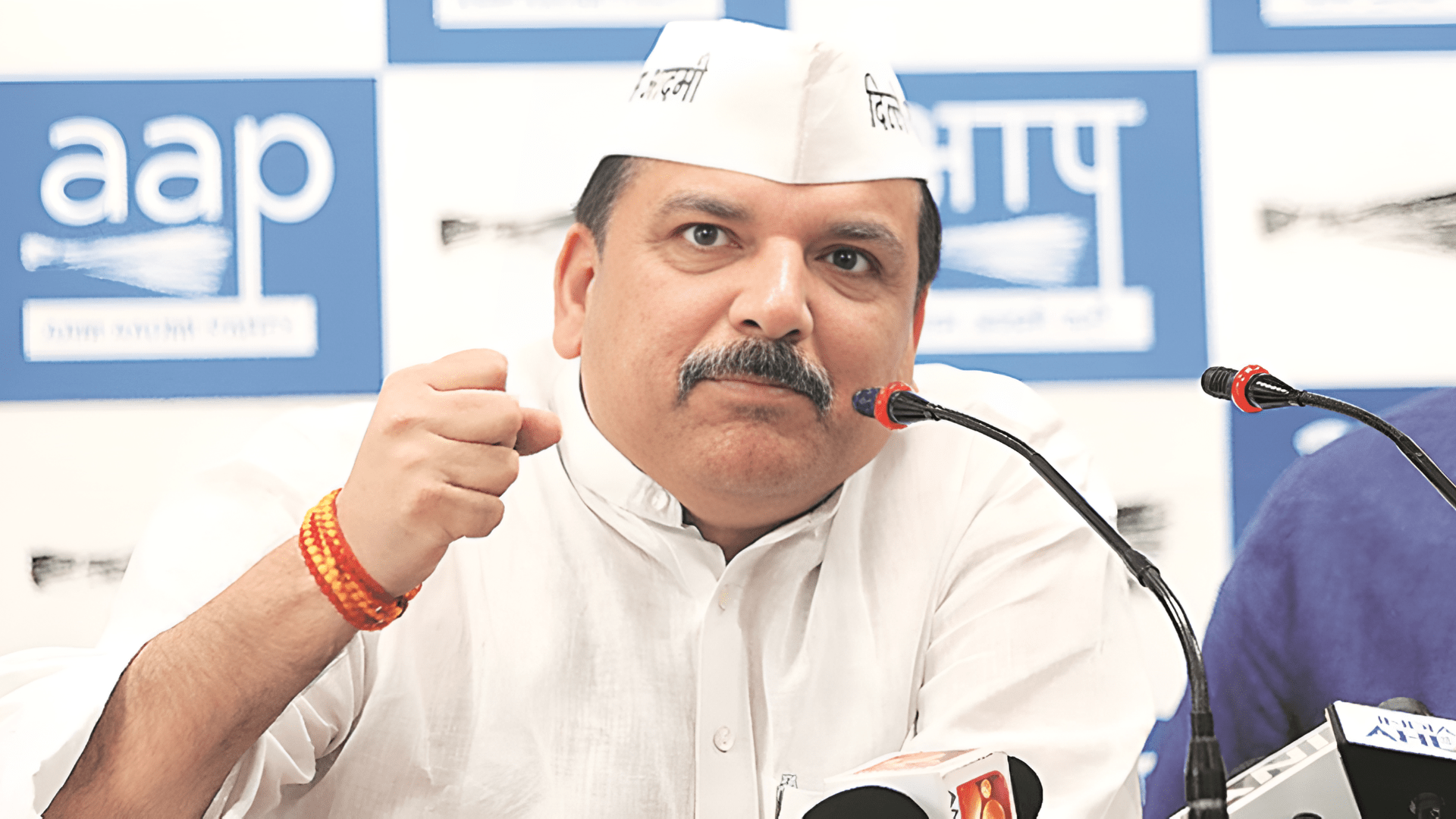 संघ परिवार के निशाने पर आए AAP नेता संजय सिंह, चुनाव आयोग से की गई शिकायत