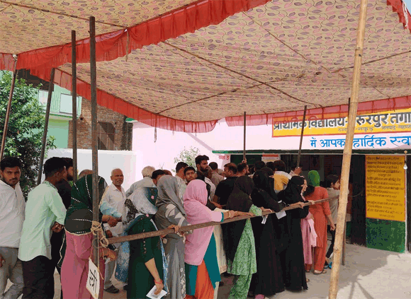 नकुड में शांतिपूर्ण रहा आम चुनाव का मतदान, मतदाताओ ने उत्साह के साथ किया मतदान