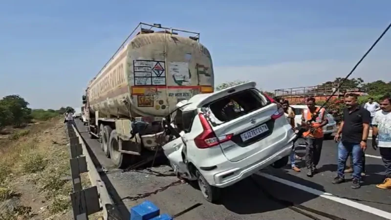 अहमदाबाद वडोदरा एक्सप्रेसवे पर बड़ा हादसा, ट्रेलर के पीछे घुसी कार, 10 लोगों की मौके पर मौत