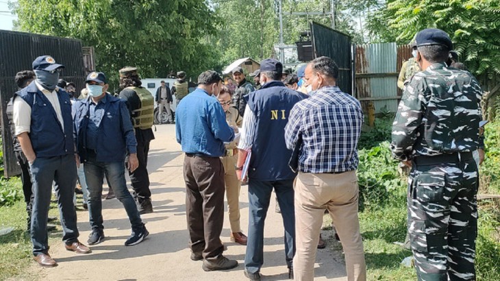 पश्चिम बंगाल में ED के बाद अब NIA टीम पर भीड़ ने किया हमला, गाड़ियों पर बरसाए पत्थर