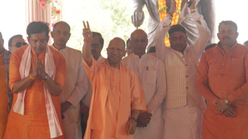 सीएम योगी ने गोरखपुर में की जनसभा, बोले- आतंकियों की पैरवी करने वालों को राम मंदिर बुरा ही लगेगा