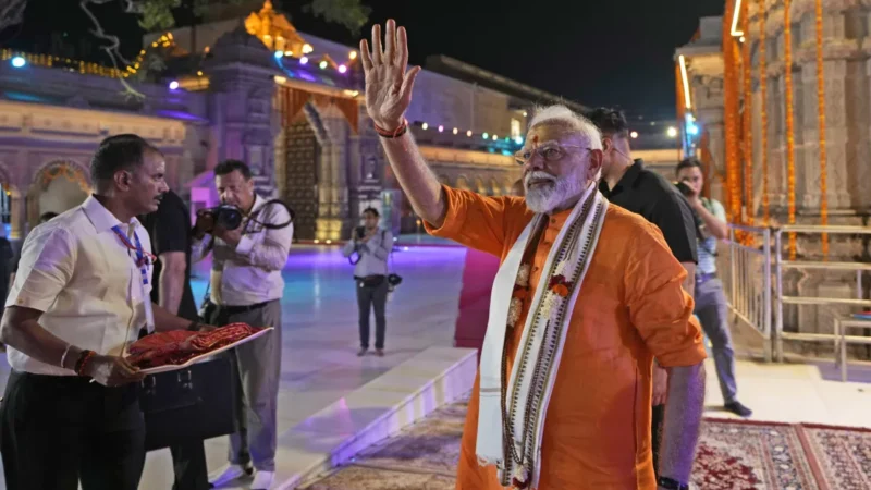 PM मोदी ने वाराणसी सीट से दाखिल किया नामांकन, ये चार लोग बने प्रस्तावक