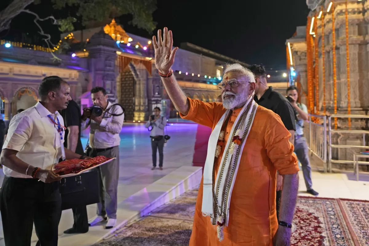 PM मोदी ने वाराणसी सीट से दाखिल किया नामांकन, ये चार लोग बने प्रस्तावक