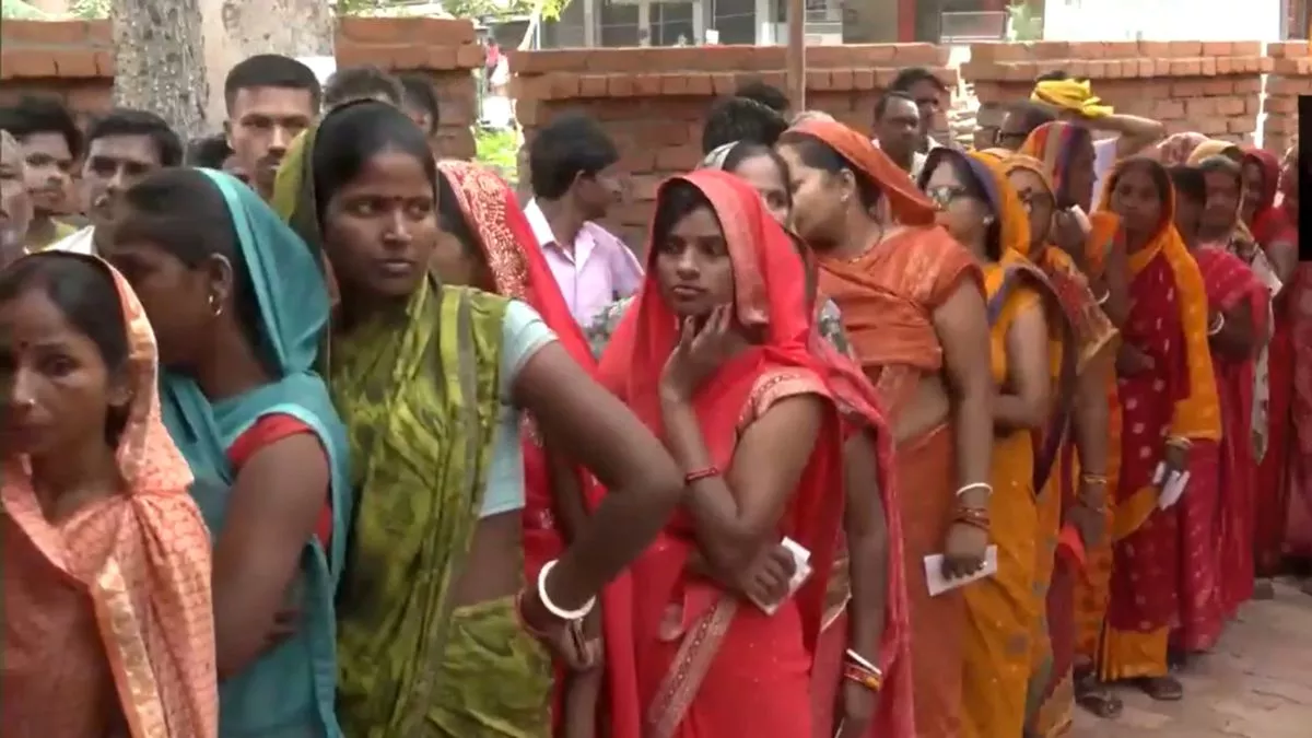 LIVE Updates: मायावती, अनिल अंबानी, अक्षय कुमार समेत इन हस्तियों ने डाला वोट