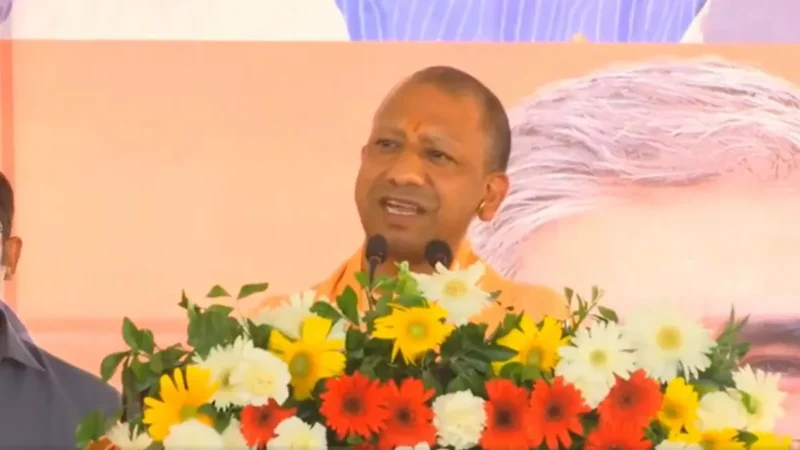 ‘सपा-कांग्रेस के लोगों में प्रवेश कर गई है औरंगजेब की आत्‍मा’, बलरामपुर में व‍िपक्ष पर हमलावर हुए सीएम योगी