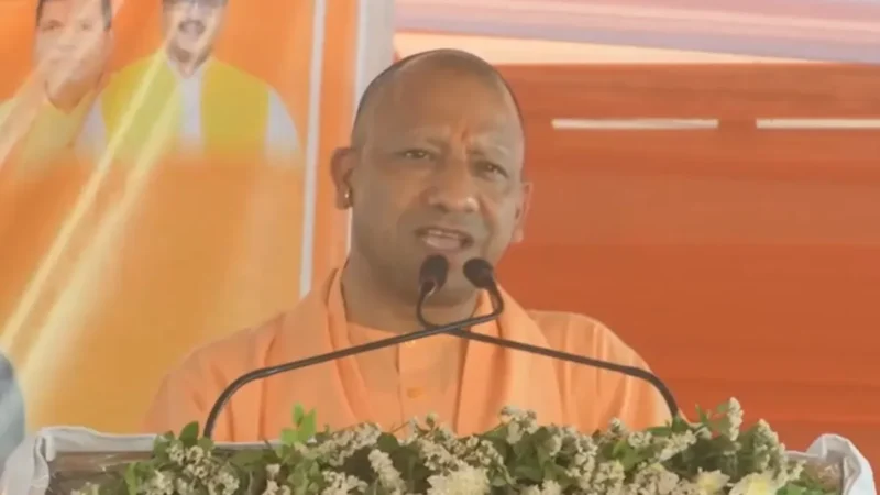 ‘हमारा एटम बम फ्रिज में रखने के लिए बना है क्या?’, महोबा में गरजे CM योगी