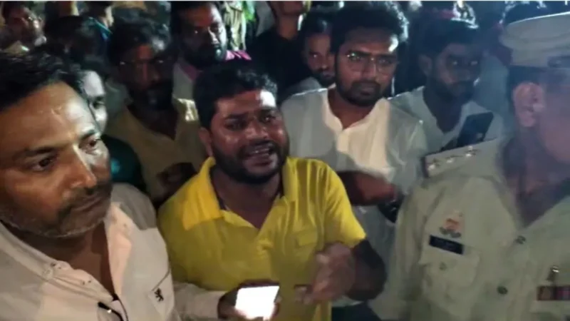 जौनपुर में काउंटिंग स्थल पर हंगामा मामले में 50 लोगों पर FIR, रिजर्व ईवीएम को लेकर हुआ था बवाल