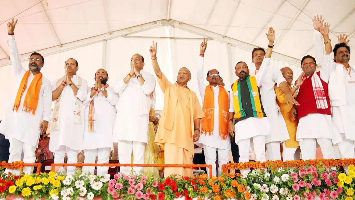 कांग्रेस के गढ़ में गरजे CM योगी, बोले- ‘वोट मांगते हैं रायबरेली से और समर्थन मिलता है पाकिस्तान से’