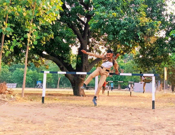 शोभित विश्वविद्यालय गंगोह में मेरठ ग्रुप मुख्यालय के अंतर्गत 86 यूपी बटालियन एनसीसी द्वारा चलाए जा रहे प्रशिक्षण शिविर के अंतर्गत कैडेट्स के लिए ऑब्सटेकल ट्रेंनिंग टेस्ट का आयोजन