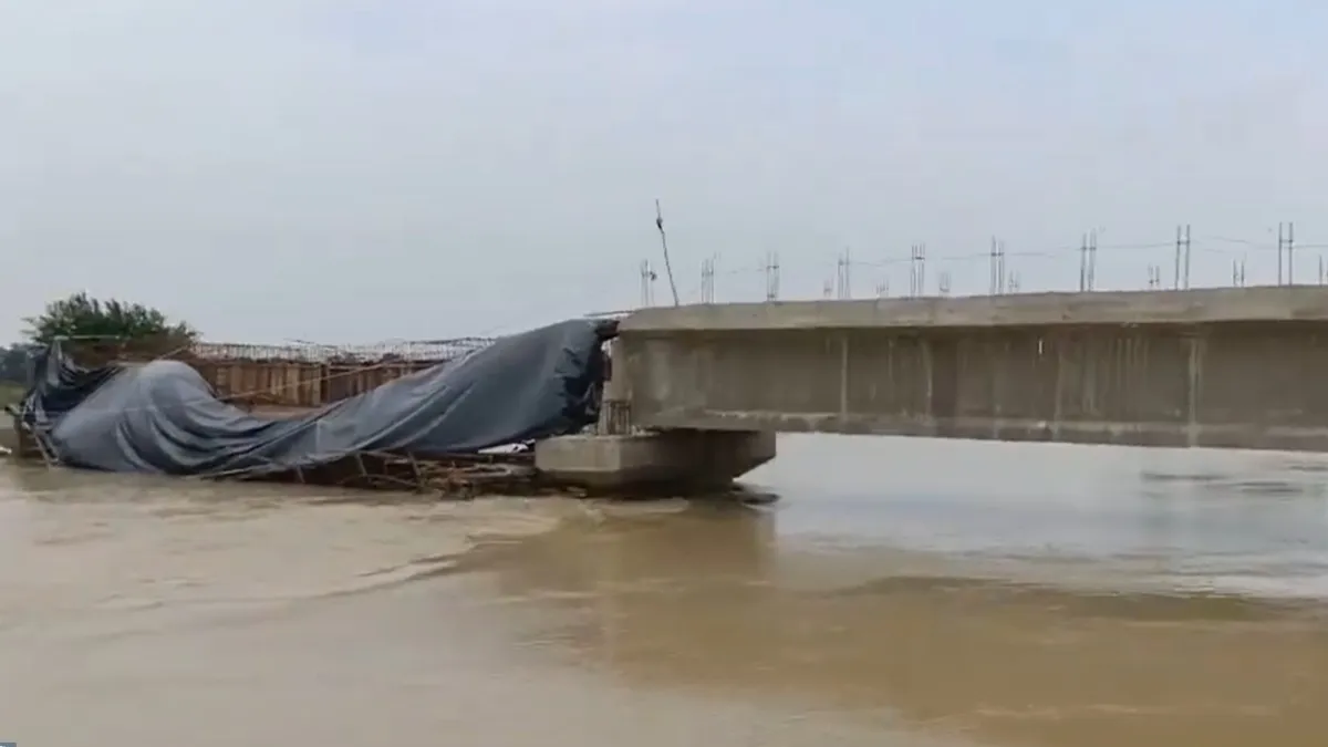 बिहार में नदी बहा ले गई एक और पुल, 11 दिन में 5वां ब्रिज ढहने से प्रशासन पर खड़े हुए सवाल