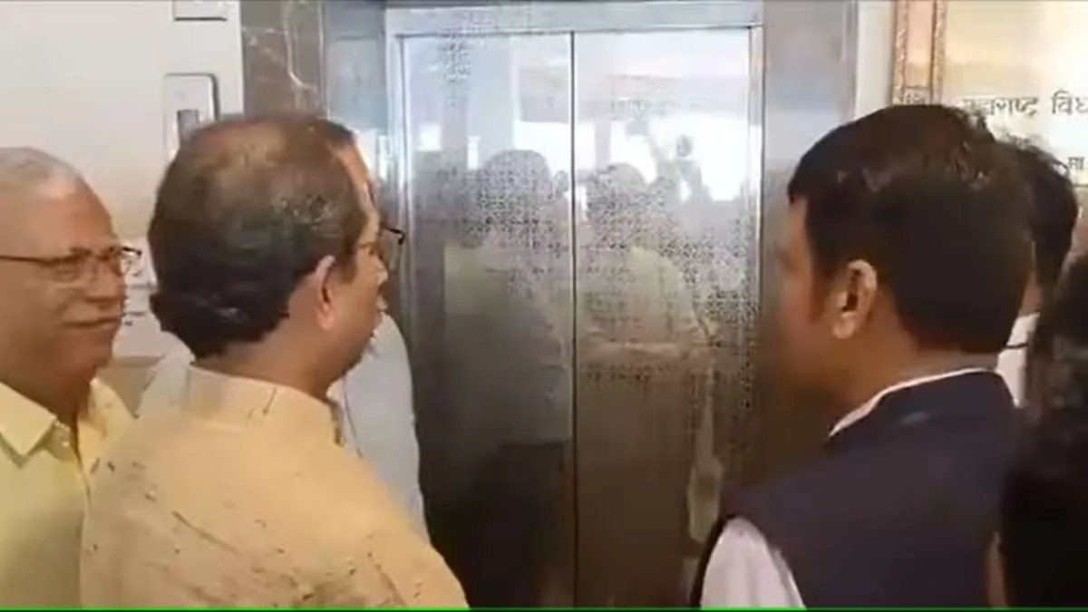 देवेंद्र फडणवीस और उद्धव ठाकरे के बीच हुई मुलाकात, एक ही लिफ्ट में जाते दिखे