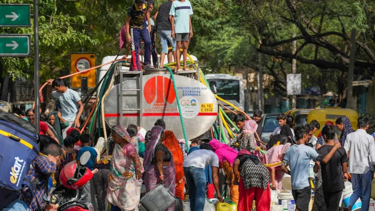 दिल्ली के इन इलाकों में एक ही टाइम आएगा पानी, सांसदों और जजों के घर में अब टैंकर से होगी वाटर सप्लाई