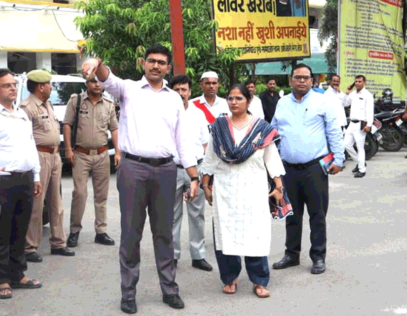जिलाधिकारी ने किया कलेक्ट्रेट का निरीक्षण