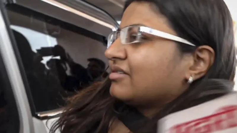 UPSC ने छीना पूजा खेडकर का IAS पद, साथ ही सभी परीक्षाओं के लिए कर दिया बैन