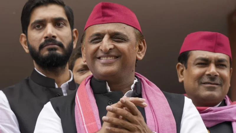 सपा सुप्रीमो अखिलेश यादव का बीजेपी पर तंज, कहा- पार्टी में चल रही है कुर्सी की लड़ाई