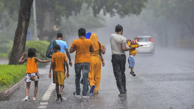 दिल्ली में आज हो सकती है झमाझम बारिश, यूपी-उत्तराखंड का रहेगा ये हाल