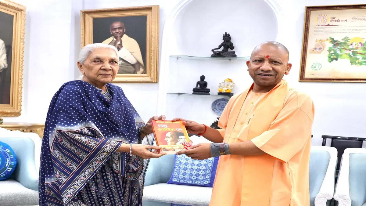 यूपी में दिनभर सियासी हलचल रही तेज, राज्यपाल से मिलने पहुंचे सीएम योगी