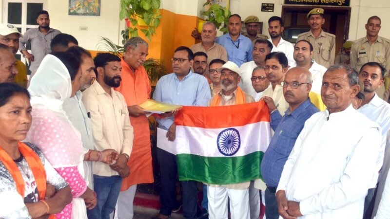 मराठा कालीन किले को कब्जा मुक्त कराये की मांग को सौंपा ज्ञापन