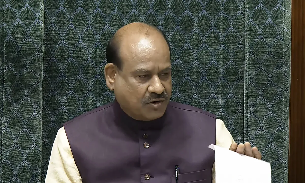वक्फ बिल पर लोकसभा स्पीकर ने बनाई JPC, मसूद और ओवैसी समेत 31 सांसद शामिल