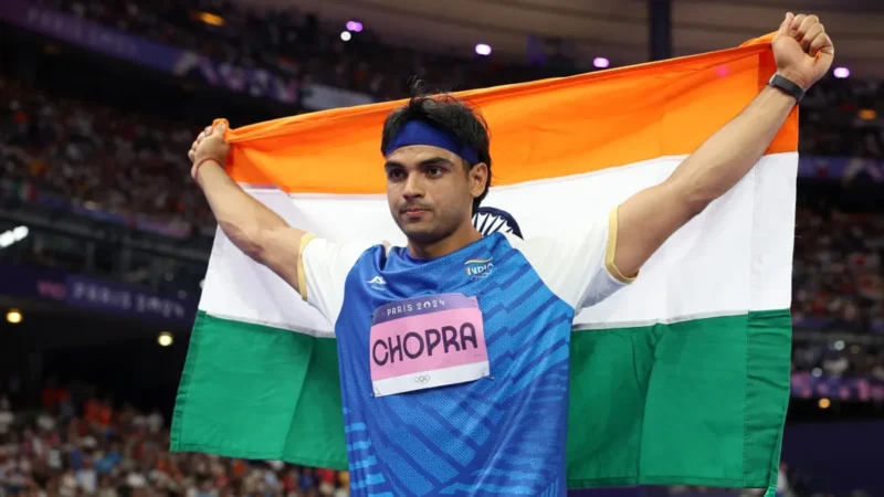 नीरज चोपड़ा के सिल्वर जीतने पर उनके घर पर मना जश्न, माँ ने कहा ये हमारे लिए ये गोल्ड से कम नहीं