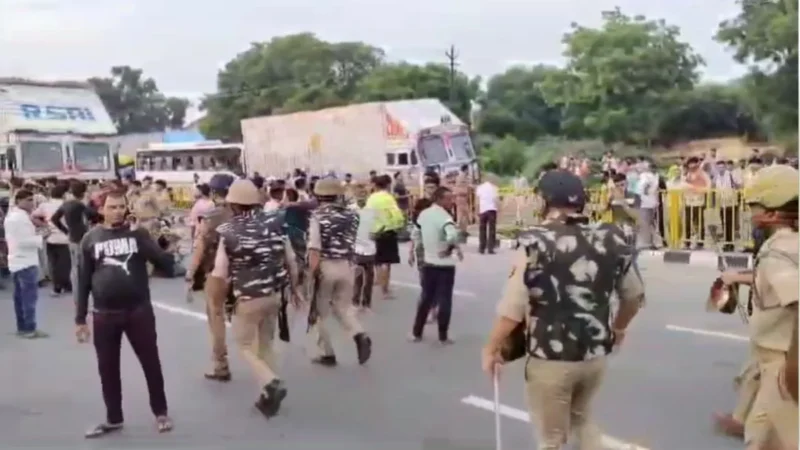 मथुरा में भरी पंचायत में बेटे ने अपने पिता के हत्यारे को गोलियों से भूना, दिनदहाड़े मर्डर से हड़कंप