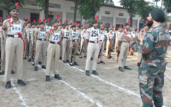 एनसीसी कैडेट ने सांस्कृतिक प्रतिस्पर्धा एवं कर्तव्य निष्ठा मार्च फास्ट में की भागीदारी