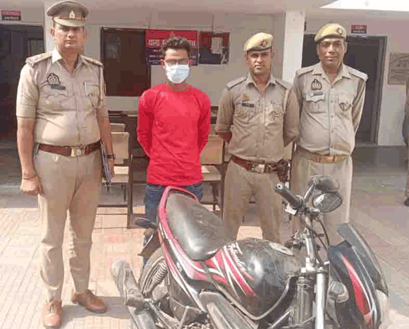 एक के हत्थे चढ़ा एक शातिर चोर, चोरी की मोटरसाइकिल बरामद
