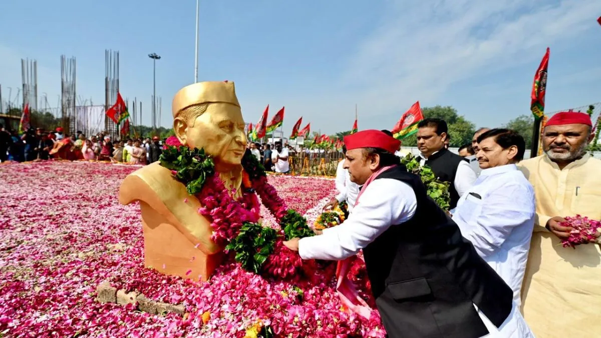 अखिलेश यादव बोले- ‘रतन टाटा ने उसूलों से कभी समझौता नहीं किया’, मुलायम सिंह यादव को भी किया याद