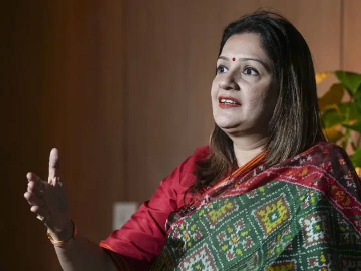 असम में कांग्रेस सांसद ने छोड़ी पार्टी, शिवसेना UBT की प्रियंका चतुर्वेदी को सताई चिंता, कहा- यह शर्मनाक है