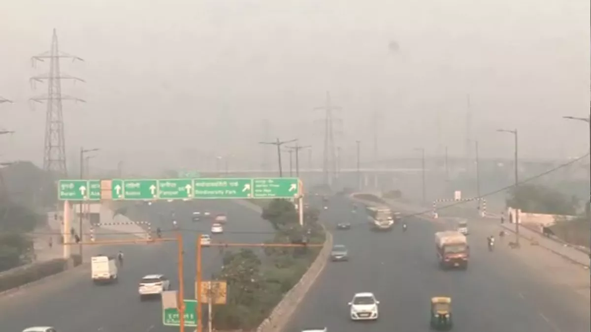 दिल्ली में ‘खतरनाक’ हुआ एयर इंडेक्स, AQI 500 के पार; पढ़ें एनसीआर का हाल