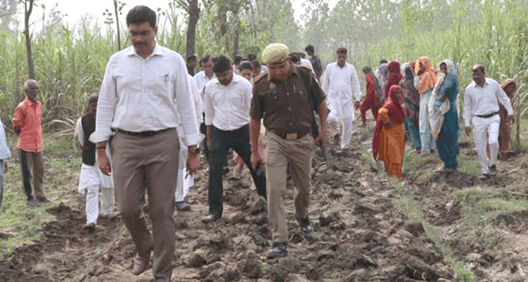 जिलाधिकारी ने ग्राम पंचायत हरडाखेडी में चल रहे मनरेगा के कार्यों एवं प्राथमिक विद्यालय का किया औचक निरीक्षण